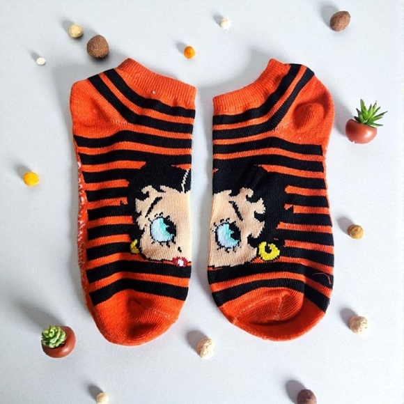 🔥SPOOKY "BETTY BOOP" SOCKS🔥 - Picture 1 of 4